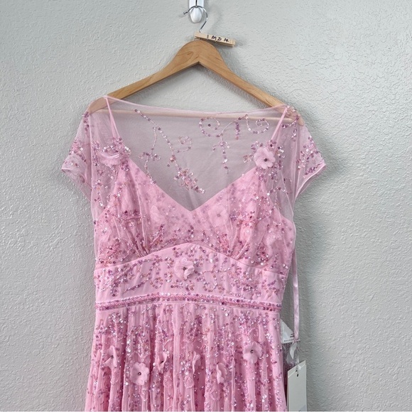 NEW $798 Mac Duggal 93685 Sequin 3D Embellished Cap Sleeves gown size 10 - Picture 3 of 15